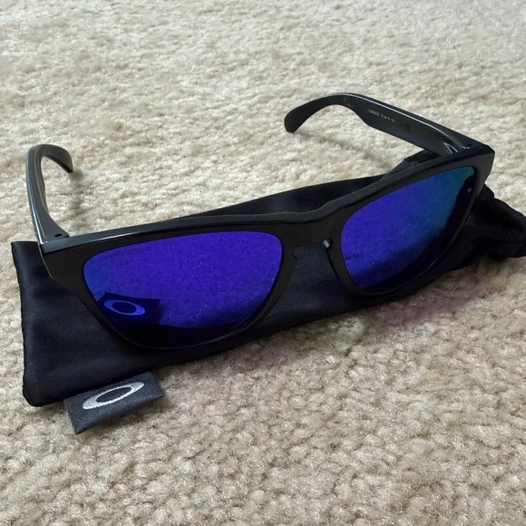 Oakley Frogskins - Picture 1 of 7